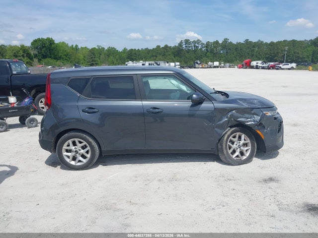 2022 Kia Soul Lx მანქანა იყიდება აუქციონზე, vin: KNDJ23AU6N7815836, აუქციონის ნომერი: 44837288