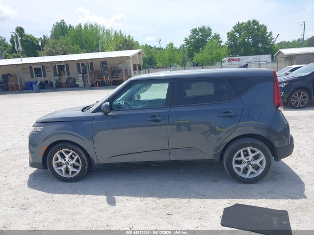 2022 Kia Soul Lx მანქანა იყიდება აუქციონზე, vin: KNDJ23AU6N7815836, აუქციონის ნომერი: 44837288
