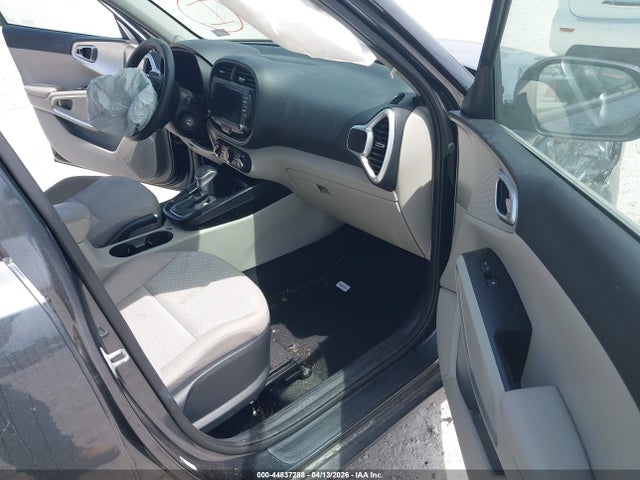 2022 Kia Soul Lx მანქანა იყიდება აუქციონზე, vin: KNDJ23AU6N7815836, აუქციონის ნომერი: 44837288