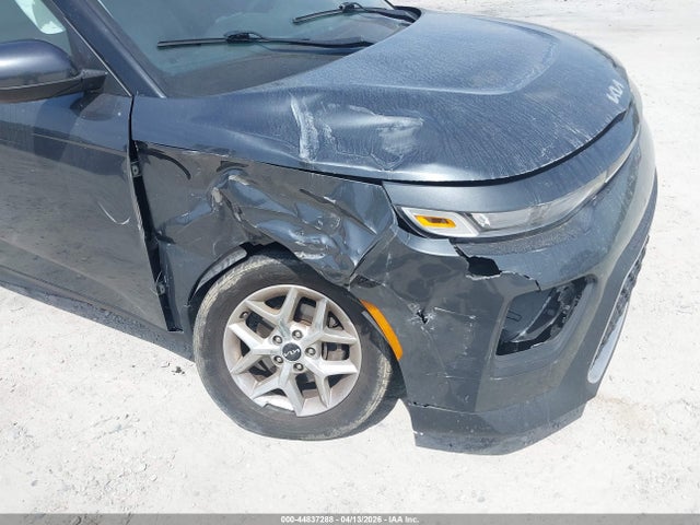 2022 Kia Soul Lx მანქანა იყიდება აუქციონზე, vin: KNDJ23AU6N7815836, აუქციონის ნომერი: 44837288