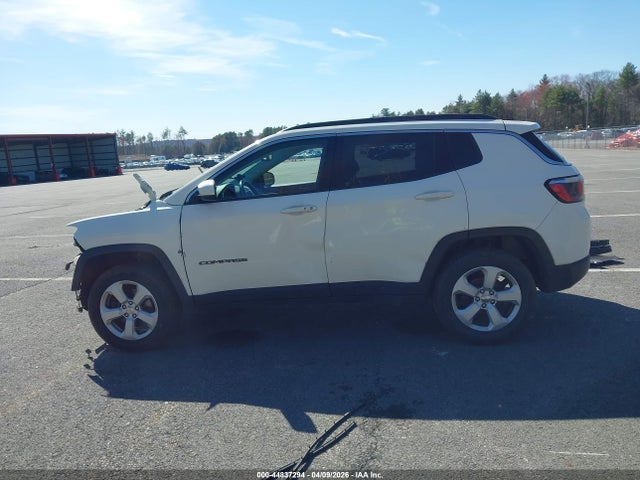 44837294 :رقم المزاد ، 3C4NJDBB7JT393010 vin ، 2018 Jeep Compass Latitude 4x4 مزاد بيع