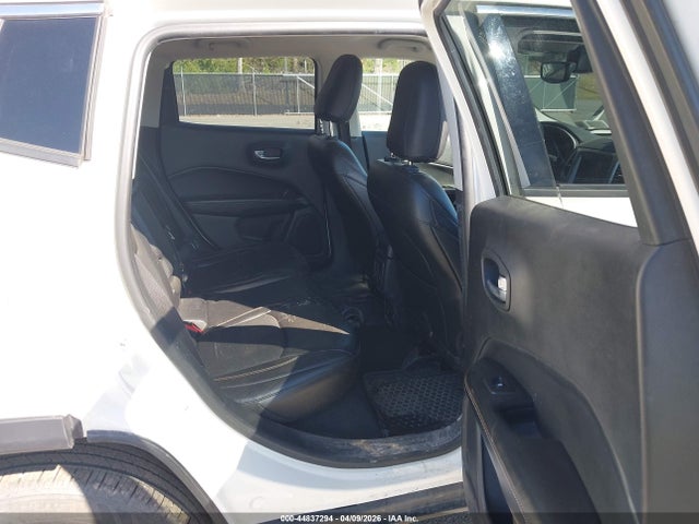 44837294 :رقم المزاد ، 3C4NJDBB7JT393010 vin ، 2018 Jeep Compass Latitude 4x4 مزاد بيع