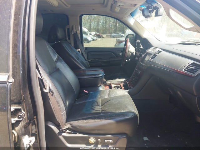 2008 Cadillac Escalade Esv Standard მანქანა იყიდება აუქციონზე, vin: 1GYFK668X8R130261, აუქციონის ნომერი: 44837510