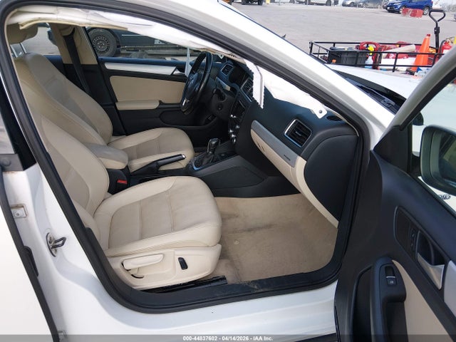 3VW637AJ4EM265121 Volkswagen Jetta Hybrid Se