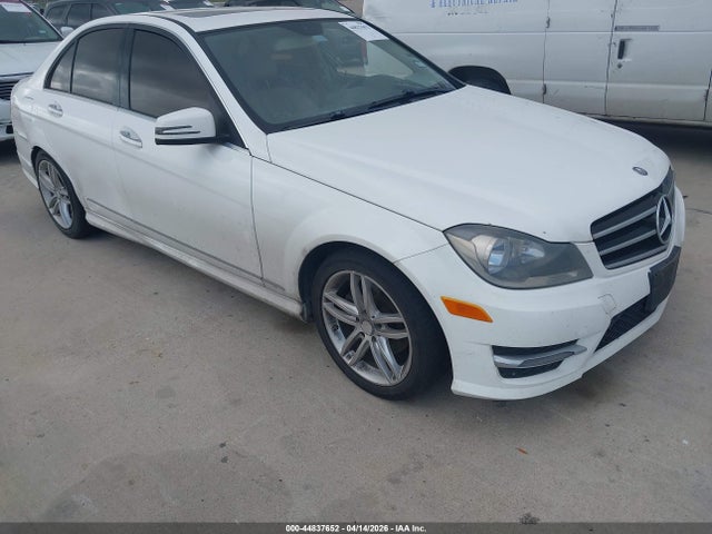 Mercedes-Benz C 250 Sport 2014 WDDGF4HB1EG250961 main image