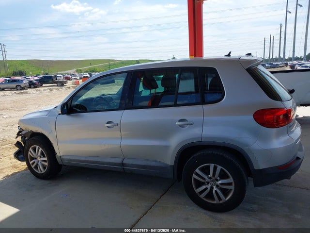 2013 Volkswagen Tiguan S მანქანა იყიდება აუქციონზე, vin: WVGAV3AX0DW567066, აუქციონის ნომერი: 44837679