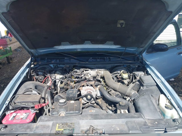 2003 Ford Crown Victoria Lx მანქანა იყიდება აუქციონზე, vin: 2FAHP74W13X150068, აუქციონის ნომერი: 44837738