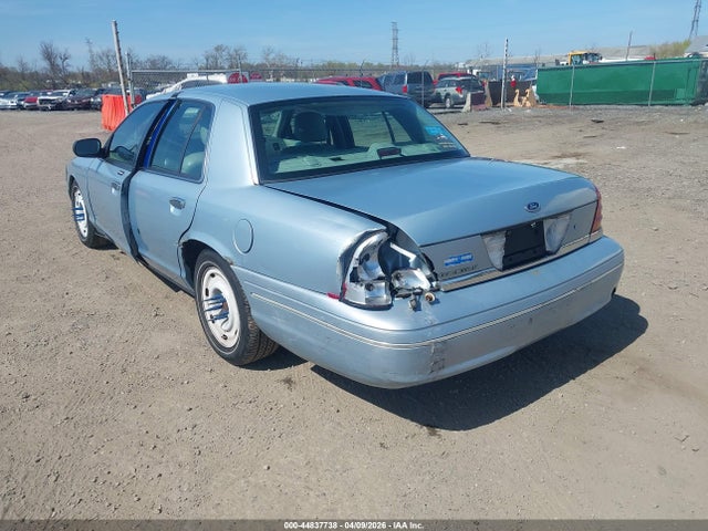 2003 Ford Crown Victoria Lx მანქანა იყიდება აუქციონზე, vin: 2FAHP74W13X150068, აუქციონის ნომერი: 44837738