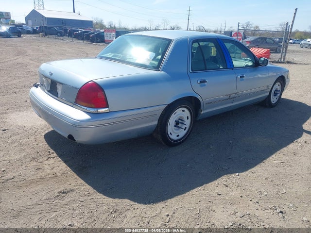 2003 Ford Crown Victoria Lx მანქანა იყიდება აუქციონზე, vin: 2FAHP74W13X150068, აუქციონის ნომერი: 44837738