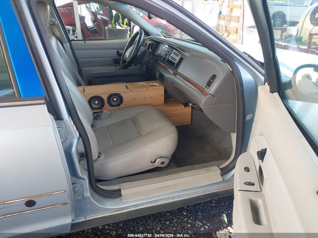 2003 Ford Crown Victoria Lx მანქანა იყიდება აუქციონზე, vin: 2FAHP74W13X150068, აუქციონის ნომერი: 44837738