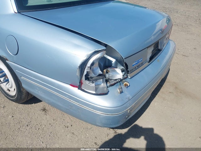 2003 Ford Crown Victoria Lx მანქანა იყიდება აუქციონზე, vin: 2FAHP74W13X150068, აუქციონის ნომერი: 44837738