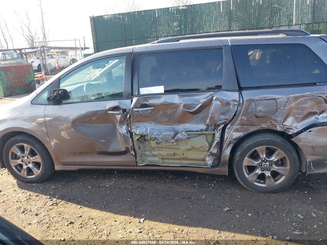 44837859 :رقم المزاد ، 5TDEZ3DCXKS214463 vin ، 2019 Toyota Sienna Se 7 Passenger مزاد بيع