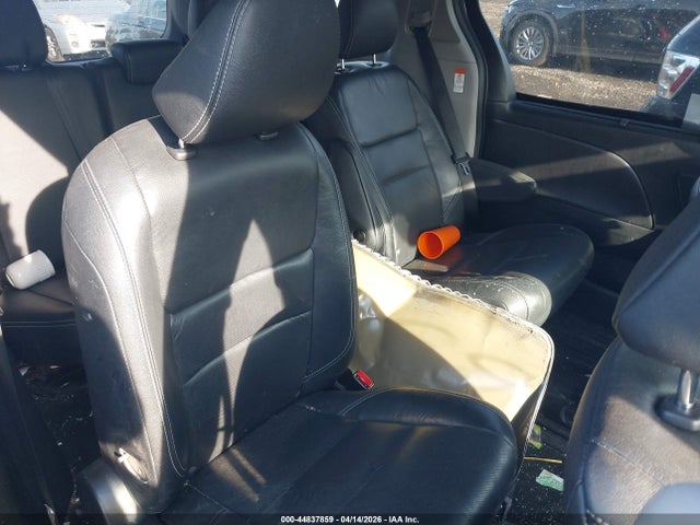 44837859 :رقم المزاد ، 5TDEZ3DCXKS214463 vin ، 2019 Toyota Sienna Se 7 Passenger مزاد بيع