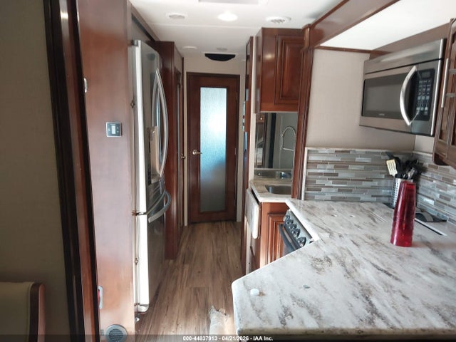 Ford F53 2017 1F66F5DY6H0A14974 Image 8