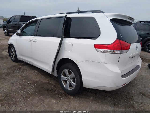 Aukcja sprzedaży 2011 Toyota Sienna Le V6, vin: 5TDKK3DC8BS040321, numer aukcji: 44838035