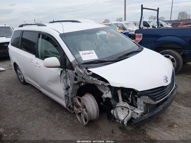 Aukcja sprzedaży 2011 Toyota Sienna Le V6, vin: 5TDKK3DC8BS040321, numer aukcji: 44838035