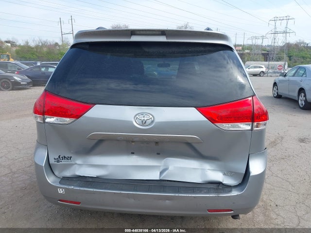 5TDYK3DC5ES512621 Toyota Sienna Xle/limited