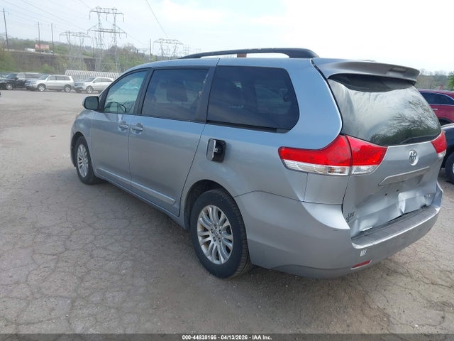 5TDYK3DC5ES512621 Toyota Sienna Xle/limited