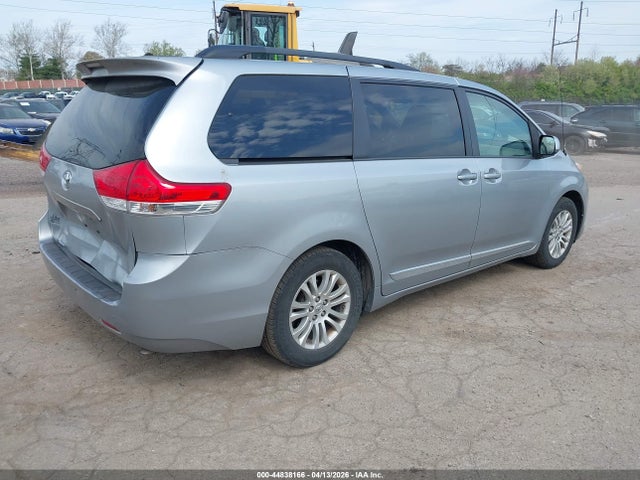 5TDYK3DC5ES512621 Toyota Sienna Xle/limited