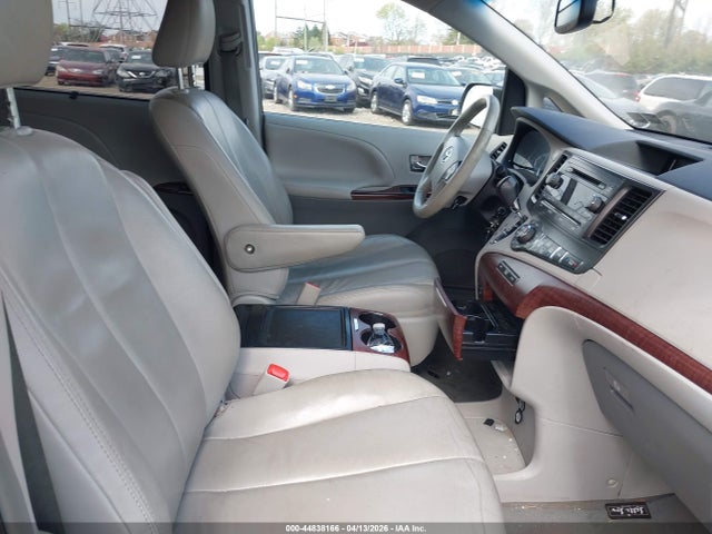 5TDYK3DC5ES512621 Toyota Sienna Xle/limited