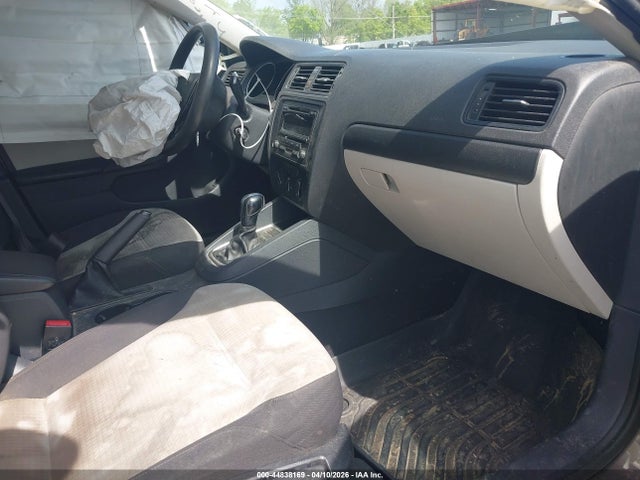 2015 Volkswagen Jetta 2.0l S მანქანა იყიდება აუქციონზე, vin: 3VW2K7AJ9FM412729, აუქციონის ნომერი: 44838169