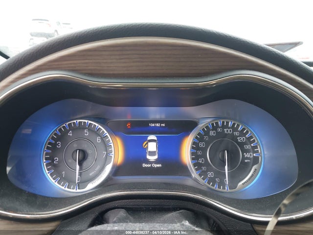 44838237 :رقم المزاد ، 1C3CCCEG9FN512836 vin ، 2015 Chrysler 200 C مزاد بيع