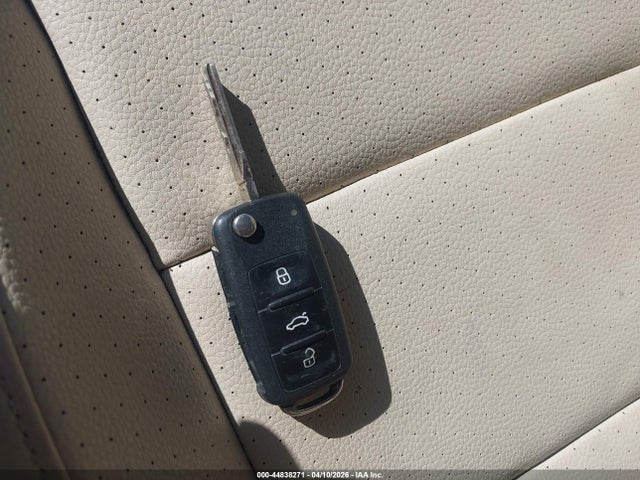 44838271 :رقم المزاد ، 3VWTL7AJ8AM704575 vin ، 2010 Volkswagen Jetta Tdi مزاد بيع