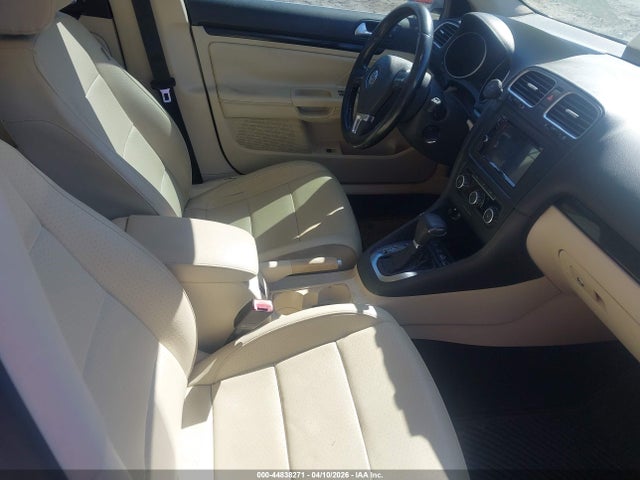 44838271 :رقم المزاد ، 3VWTL7AJ8AM704575 vin ، 2010 Volkswagen Jetta Tdi مزاد بيع