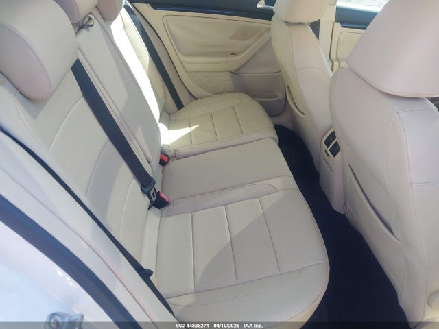 44838271 :رقم المزاد ، 3VWTL7AJ8AM704575 vin ، 2010 Volkswagen Jetta Tdi مزاد بيع
