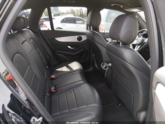44838282 :رقم المزاد ، W1N0G8EB8MV307079 vin ، 2021 Mercedes-benz Glc 300 4matic Suv مزاد بيع