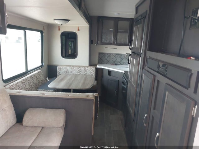 4X4TPUD20KP075474 Palomino Other