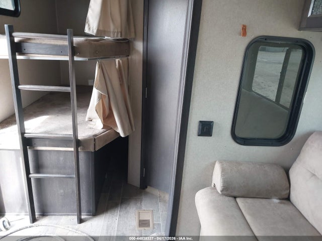 4X4TPUD20KP075474 Palomino Other