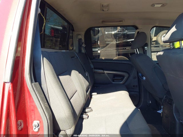 1N6BA0ED8FN500305 Nissan TITAN SV