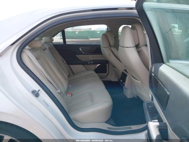 1LN6L9NP9H5637572 Lincoln Continental Reserve