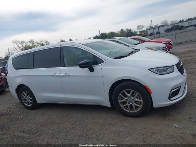 2024 Chrysler Pacifica Touring L მანქანა იყიდება აუქციონზე, vin: 2C4RC1BG7RR119925, აუქციონის ნომერი: 44838678
