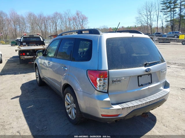 2013 SUBARU FORESTER JF2SHADC2DG411927 Photo 2