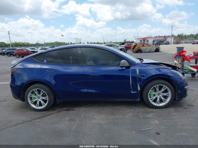 2023 Tesla Model Y Awd/long Range Dual Motor All-wheel Drive მანქანა იყიდება აუქციონზე, vin: 7SAYGDEE8PA200114, აუქციონის ნომერი: 44838795