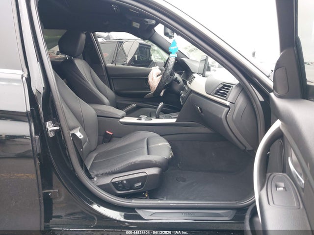 44838804 :رقم المزاد ، WBA3B1G56FNT64477 vin ، 2015 Bmw 320i مزاد بيع