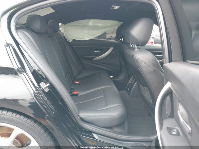 44838804 :رقم المزاد ، WBA3B1G56FNT64477 vin ، 2015 Bmw 320i مزاد بيع