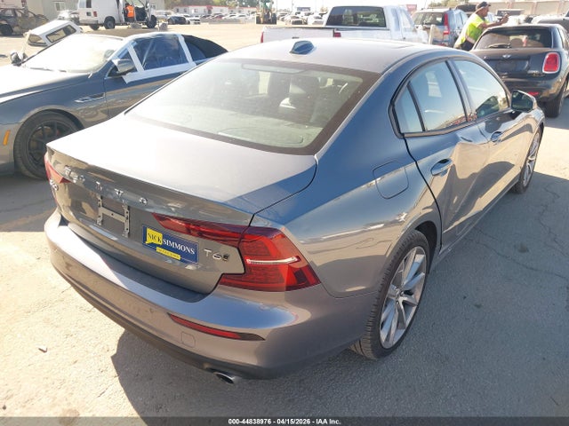 2020 Volvo S60 T6 Momentum მანქანა იყიდება აუქციონზე, vin: 7JRA22TK6LG067061, აუქციონის ნომერი: 44838976
