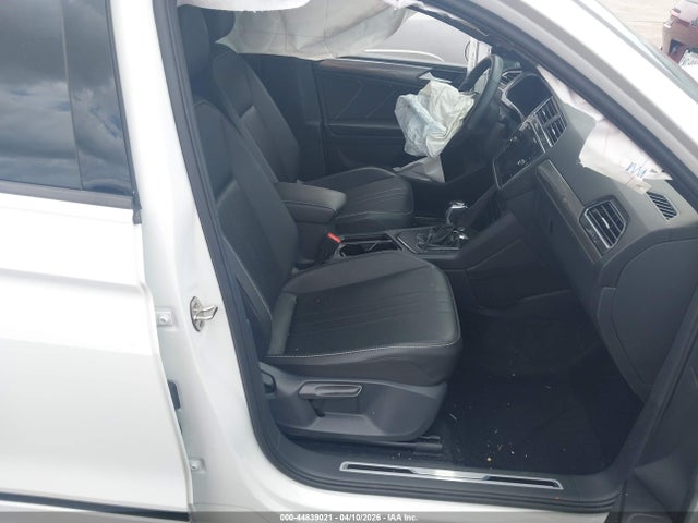 Продаж на аукціоні авто 2022 Volkswagen Tiguan 2.0t Se R-line Black, vin: 3VVCB7AX8NM036245, номер лоту: 44839021