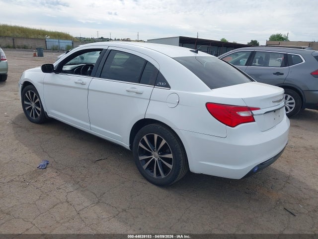 2013 CHRYSLER 200 1C3CCBBB1DN506464 Photo 2