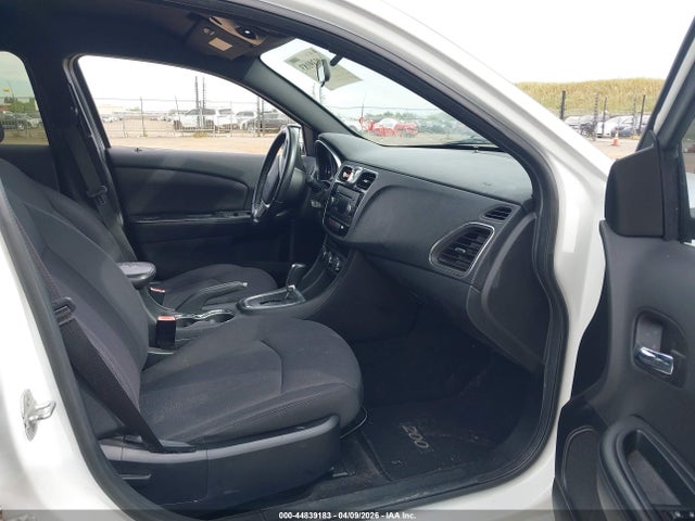 2013 CHRYSLER 200 1C3CCBBB1DN506464 Photo 4