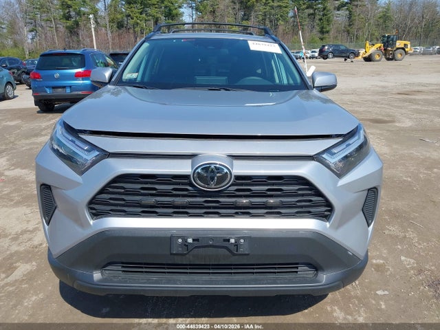 2T3P1RFV1RC422159 Toyota Rav4 Xle