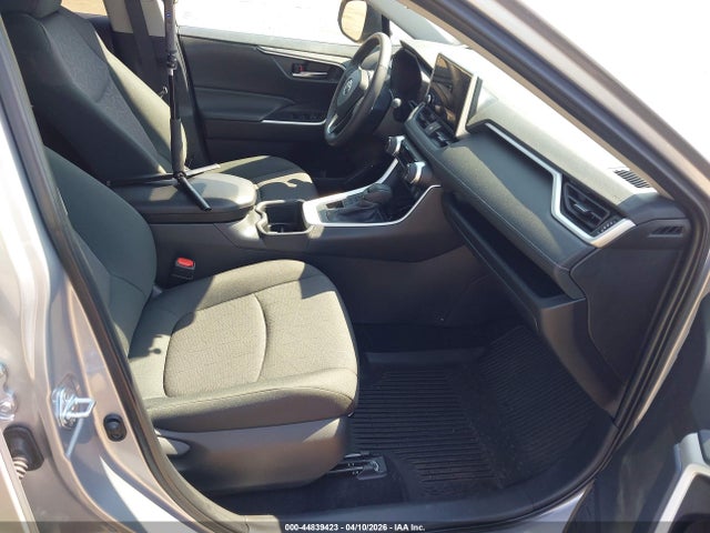 2T3P1RFV1RC422159 Toyota Rav4 Xle