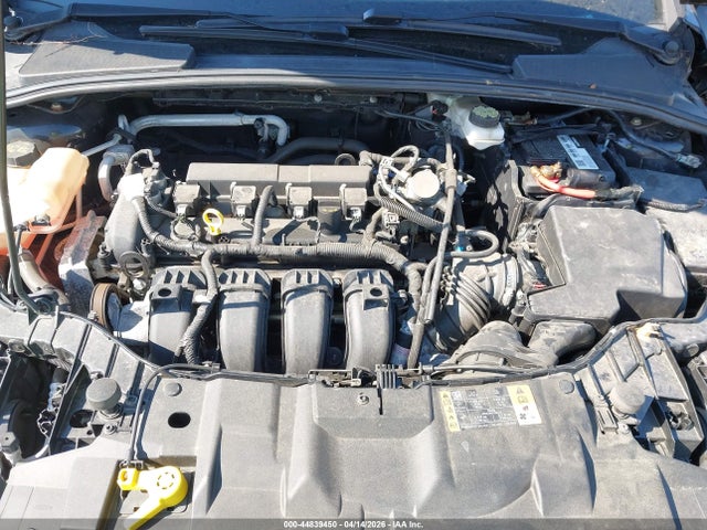 1FADP3K21JL275816 Ford FOCUS SE
