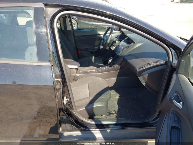 1FADP3K21JL275816 Ford FOCUS SE