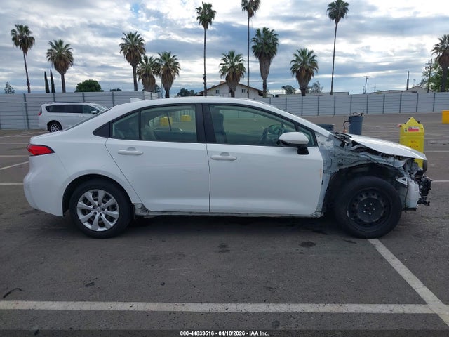 JTDEPMAE1MJ186506 Toyota COROLLA LE