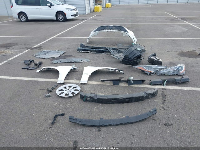 JTDEPMAE1MJ186506 Toyota COROLLA LE