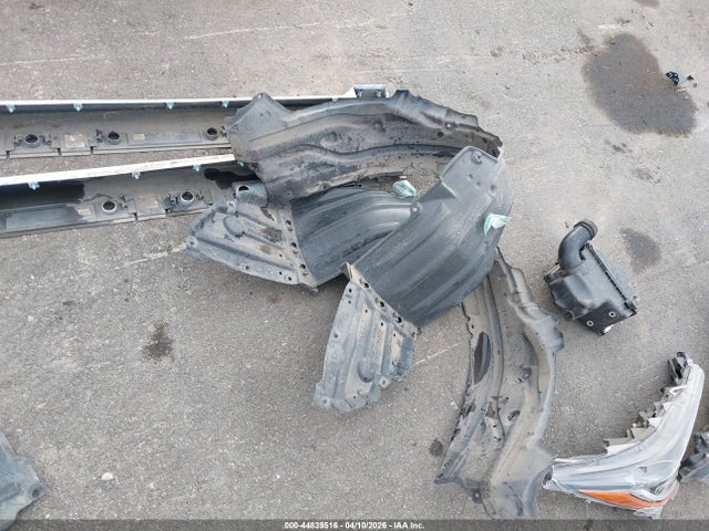 JTDEPMAE1MJ186506 Toyota COROLLA LE